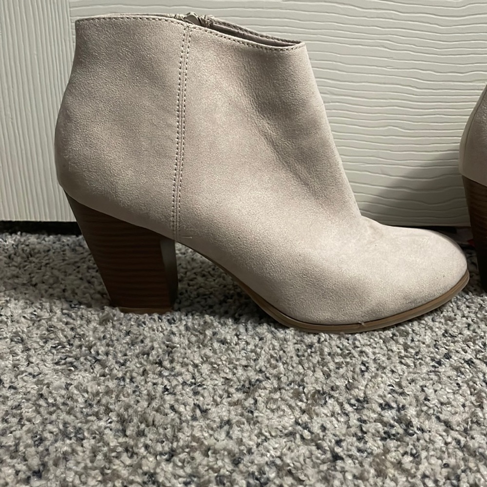 Cute size 10 booties!